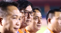 Clip: Huỳnh Đức nói gì khi Tiến Linh nhường Khoa Ngô đá 11 m