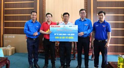 Báo Người Lao Động và ACV trao nhiều phần quà ý nghĩa đến Vùng 4 Hải Quân