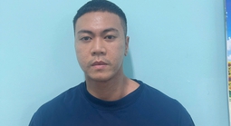 Công an đã khởi tố người đánh vào đầu nữ shipper ở TPHCM