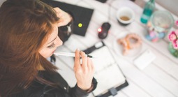 Công ty ổn nhưng đồng nghiệp "toxic": Nên nghỉ việc hay cố chịu?