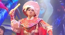 Cú trượt từ mạng ảo đến sân khấu thật