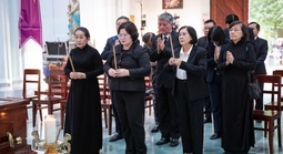 Lãnh đạo TPHCM viếng Đức Hồng y Gioan Baotixita Phạm Minh Mẫn