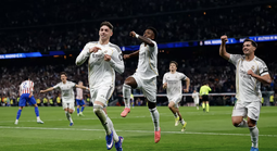 Vinicius rực sáng, Real Madrid thắng nghẹt thở derby Madrid