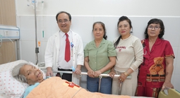 Cuộc đại phẫu đưa dạ dày "đi lạc" lên lồng ngực cụ bà về đúng vị trí