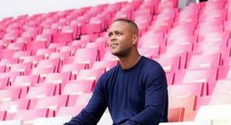 Patrick Kluivert thổ lộ sau khi rời tuyển Indonesia, vẫn giữ lửa với việc ngồi "ghế nóng"