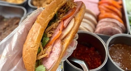 19 người nghi ngộ độc sau khi ăn bánh mì ở Quảng Ngãi