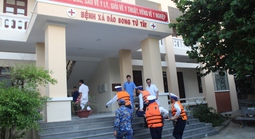 Cấp cứu kịp thời 1 thợ lặn gặp nạn ở Trường Sa