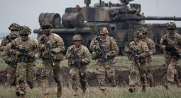 Mỹ hủy tập trận, dồn lực nhắm vào trung tâm năng lượng Iran