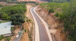 Thêm vụ hạ cốt nền khiến nhà dân cheo leo ở Đồng Nai: Ban Quản lý dự án Phú Riềng giải trình ra sao?