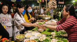 Kinh tế đêm TPHCM không chỉ là chợ đêm hay quán nhậu