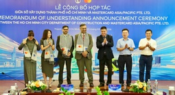 Không cần mang tiền mặt khi đi phương tiện công cộng ở TPHCM