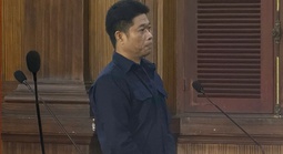 Mẹ ruột "phê" ma túy, chồng hờ xâm hại con gái