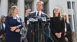 Phán quyết bước ngoặt về mạng xã hội gây hại