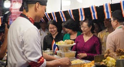 Người dân ùn ùn đổ về lễ hội ẩm thực được ví “đặc sắc nhất thế giới” đang diễn ra tại TPHCM