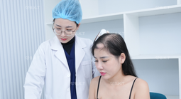 Bác sĩ Bùi Kiều Trang hướng dẫn điều trị rụng tóc kéo dài ở giới trẻ