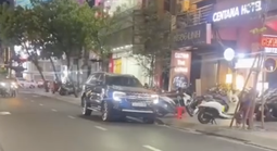 Phạt tài xế đỗ xe bên trái đường một chiều ở trung tâm TPHCM