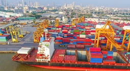 Trụ vững trước biến động bên ngoài