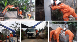 Dưới nắng gắt, công nhân điện lực thay từng cột điện cũ ở Quảng Trị