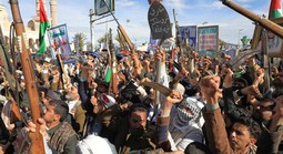 Vừa tham chiến, Houthi dọa phong tỏa eo biển chiến lược Bab al-Mandab