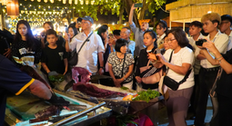 Cuối tuần, người dân ùn ùn đổ về lễ hội ẩm thực lớn nhất Việt Nam tại TPHCM