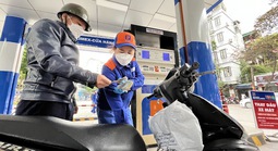 Đề xuất tiếp tục miễn thuế với xăng dầu đến hết tháng 6-2026