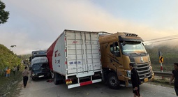 Tai nạn liên hoàn giữa 4 ô tô gây ách tắc tuyến đường ở Đà Nẵng nhiều giờ