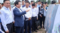 Thủ tướng khảo sát địa điểm xây dựng kho dự trữ xăng dầu chiến lược tại Thanh Hóa