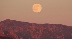 “Trăng hồng” và “trăng xanh” tháng 4 - 5 có gì đặc biệt?