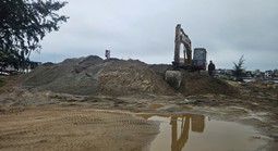 Nhiều bãi tập kết vật liệu trêu ngươi dư luận