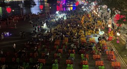 Bát nháo vỉa hè sông Hàn