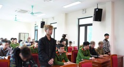 Chặn xe, chém đứt lìa tay người đi đường