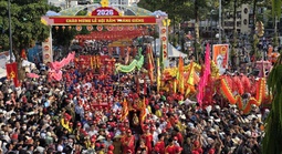 Hình ảnh rước Cộ Bà vào ngày rằm tháng giêng tại Chùa Bà Bình Dương