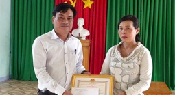 Người phụ nữ cứu 2 thanh niên khỏi chết đuối