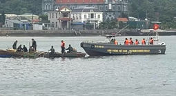 Dông lốc khiến mảng đánh bắt hải sản lật úp, 2 mẹ con tử vong