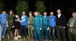 Bé 4 tuổi lạc trên đồi cả đêm vì gặp chó sủa khi qua nhà hàng xóm