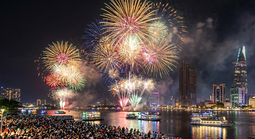 TPHCM bắn pháo hoa dịp 51 năm Ngày Giải phóng miền Nam, thống nhất đất nước