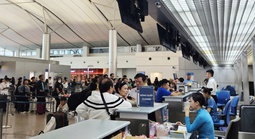 Nhiều du khách hủy phòng, hủy tour vì giá vé máy bay tăng