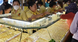 Giá vàng hôm nay, 1-4: Tăng mạnh lên gần 4.700 USD/ounce