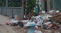Đầu cầu thành bãi rác
