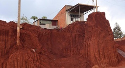 Vụ nhiều nhà dân nằm “cheo leo” bên vực: Hỗ trợ mỗi hộ 6 triệu đồng/tháng trong thời gian 6 tháng