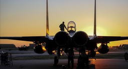 Mỹ mất gần 2 tỉ USD khí tài, kho tên lửa cạn dần giữa giao tranh với Iran