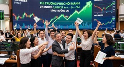 Chứng khoán ngày 4-3: Rơi tự do gần 50 điểm rồi bật xanh, một cổ phiếu bất ngờ “tím lịm”