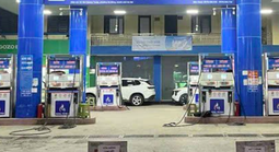 Một cửa hàng xăng dầu ở Hà Nội treo biển hết hàng, bất ngờ với lý do