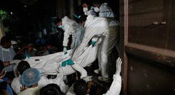 VIDEO: Mỹ công bố khoảnh khắc ngư lôi đánh chìm tàu Iran, Sri Lanka vớt 87 thi thể