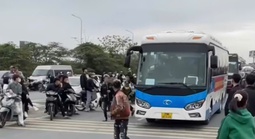 Nam thanh niên cản trở xe làm nhiệm vụ trong lễ giao, nhận quân