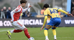 Hạ Mansfield Town, Arsenal nhọc nhằn vào tứ kết FA Cup