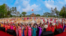 Những khoảnh khắc ấn tượng về Quốc kỳ trong lễ hội 