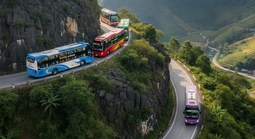 CSGT lái xe giường nằm 2 tầng để đánh giá an toàn trên đường đèo