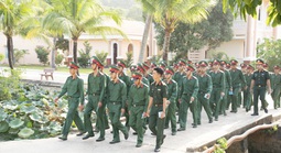 Hình ảnh cử tri đặc khu Thổ Châu, tỉnh An Giang nô nức đi bầu cử sớm