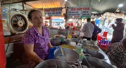 Chủ sạp chè hơn 50 năm ở chợ Tân Định tiết lộ lý do giữ giá bán nhiều năm